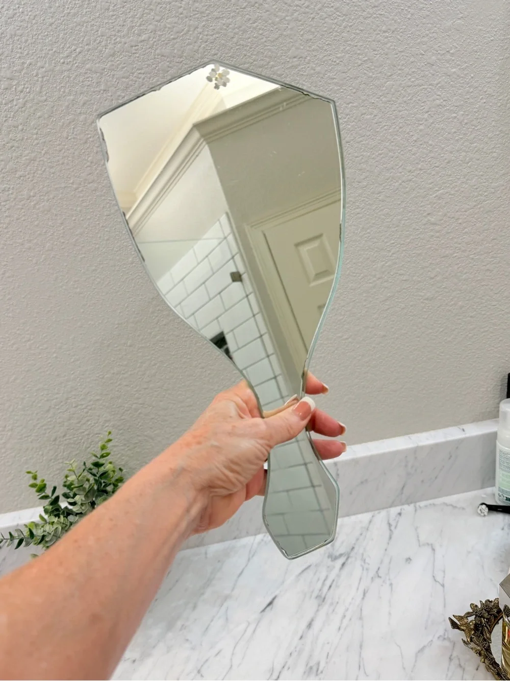 Vintage Frameless Handheld Vanity Mirror with Daisy